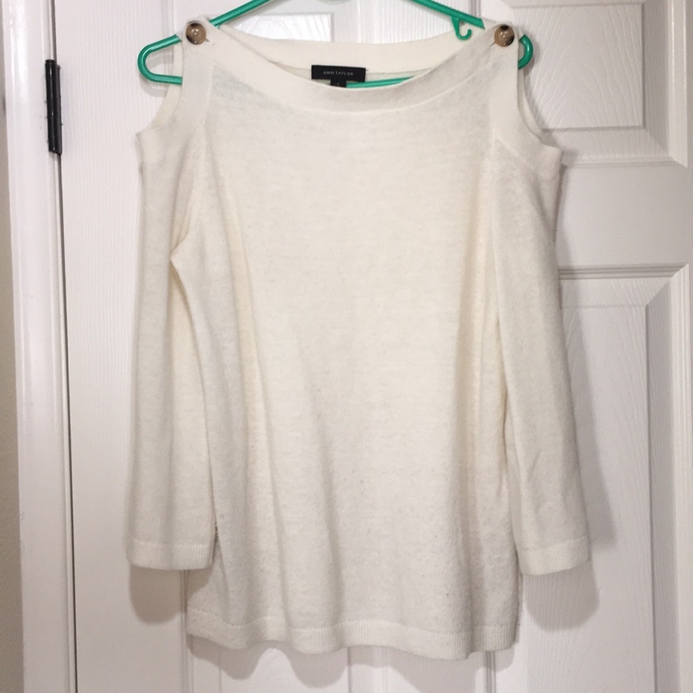 🐼Ann Taylor Cold Shoulder Top